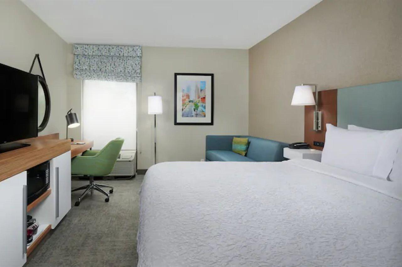 Hampton Inn Louisville/I-65/Brooks Road Exterior photo