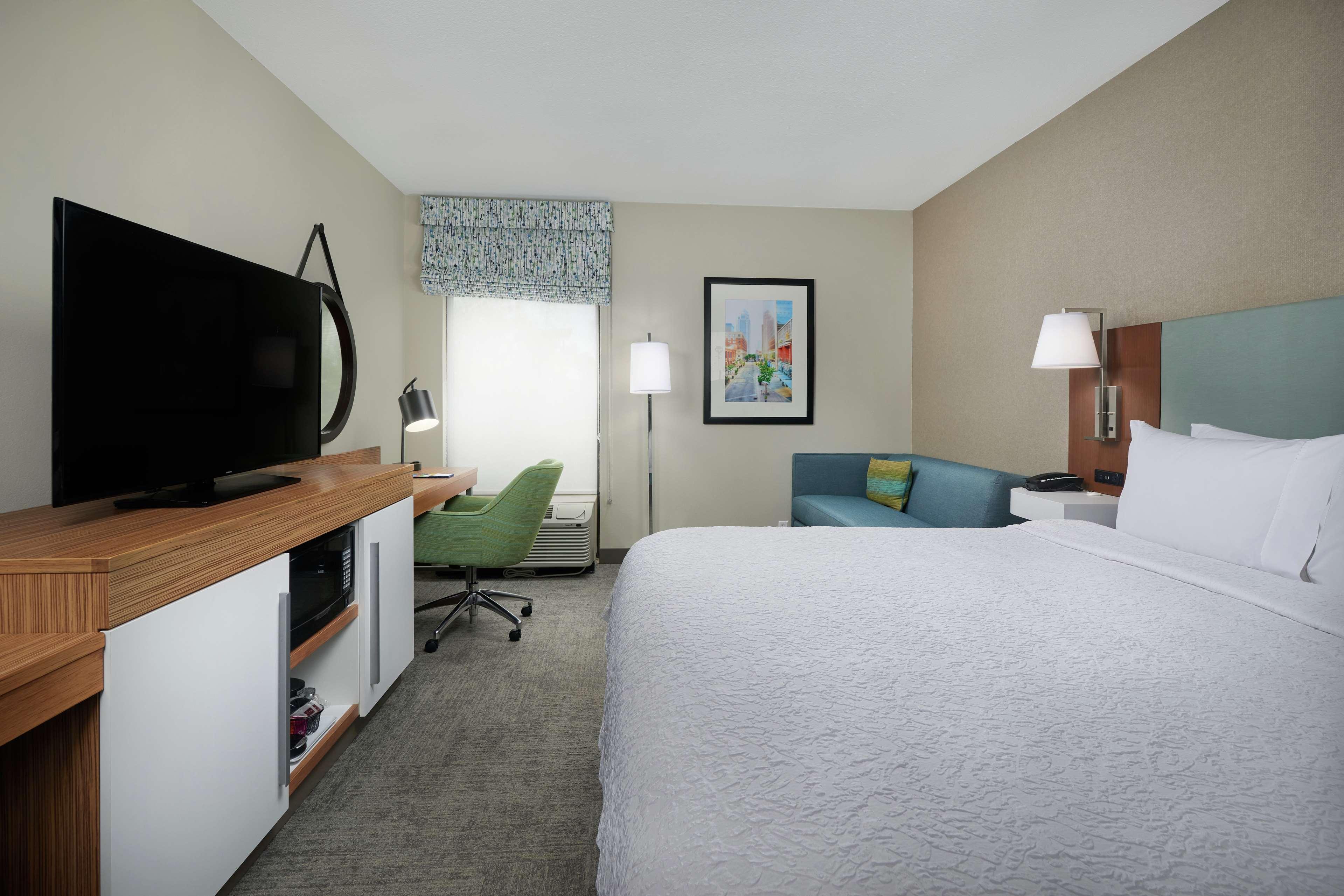 Hampton Inn Louisville/I-65/Brooks Road Exterior photo