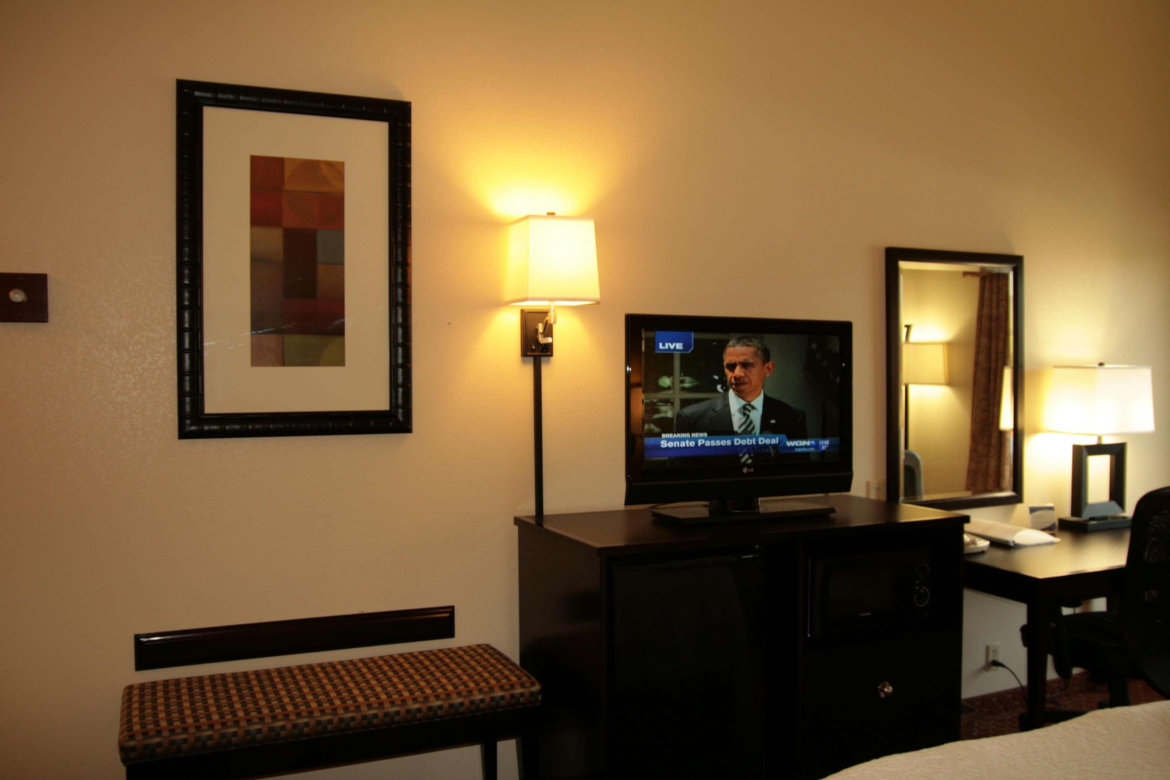 Hampton Inn Louisville/I-65/Brooks Road Room photo