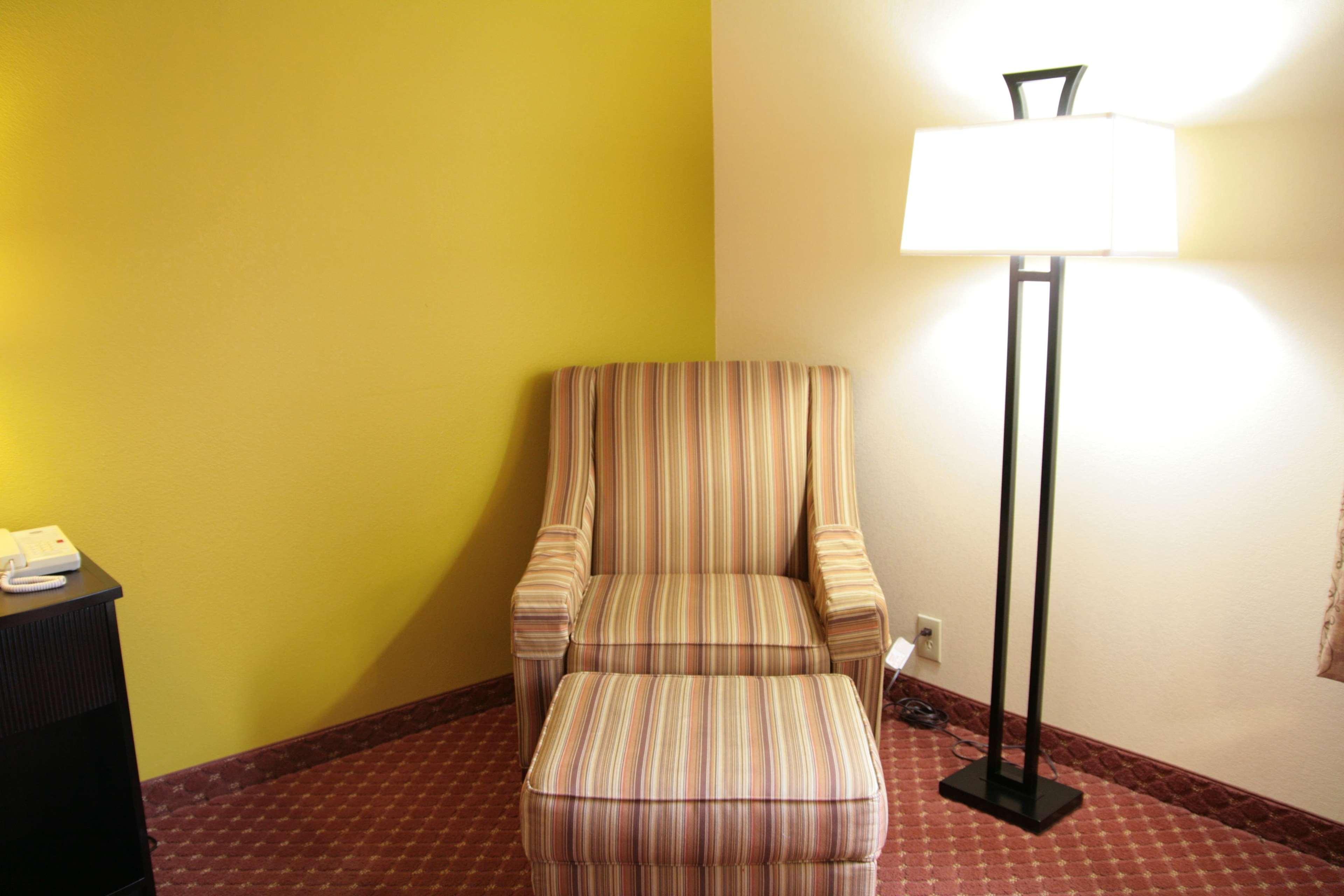 Hampton Inn Louisville/I-65/Brooks Road Exterior photo